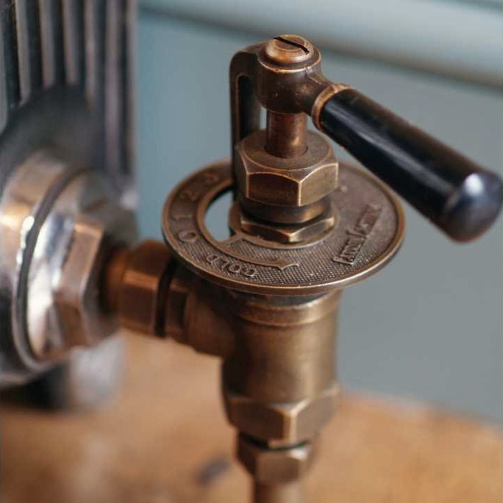 Gammel manuel radiatorventil